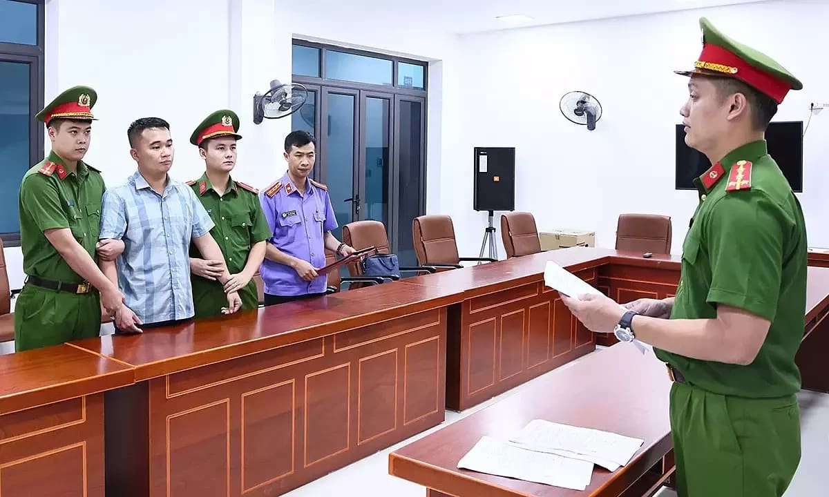 Учитель специализированной школы Туйен Куанг срочно задержан по делу с отклонениями от нормы по математике