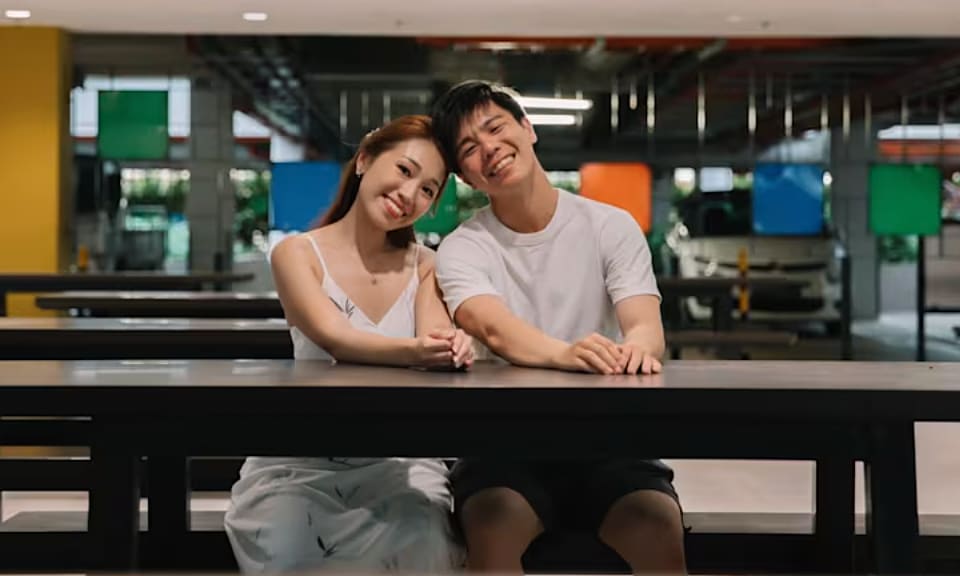 Vợ chồng trẻ Singapore kết hôn nhưng không sống chung