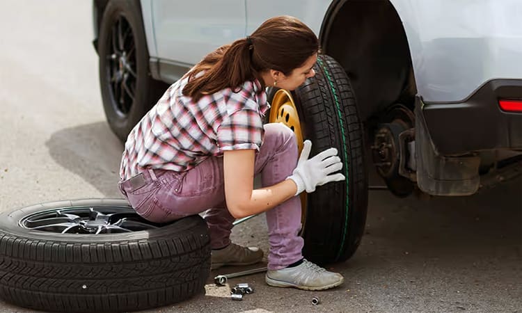 Không ai dám tin kỹ năng thay lốp ôtô của Gen Z
