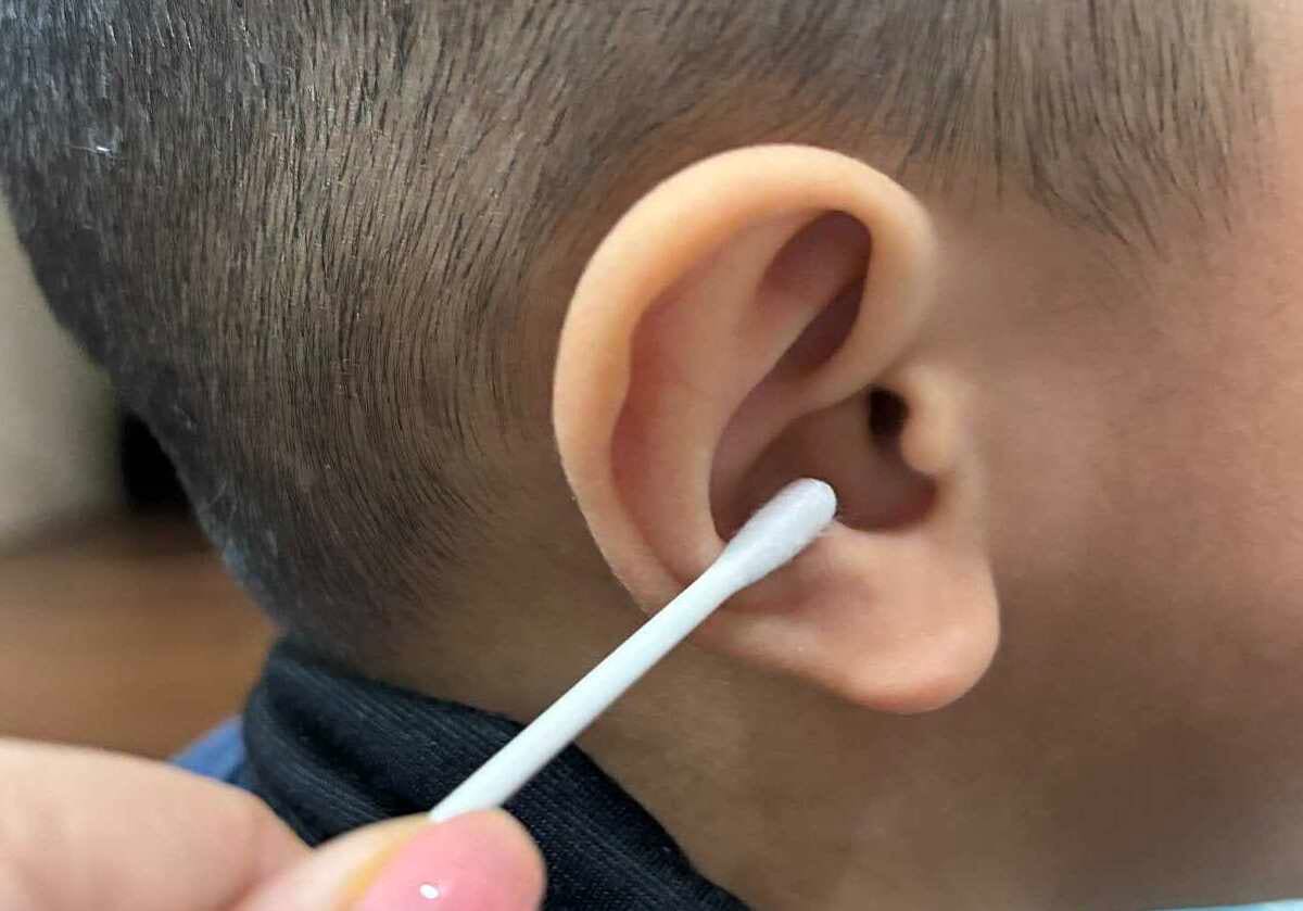 Điều gì xảy ra khi nhỏ dầu ô liu lấy ráy tai?