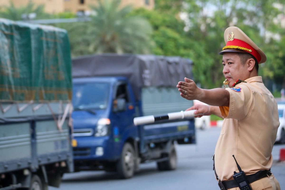 Hà Nội cấm phương tiện nhiều tuyến phố trung tâm trong 2 ngày