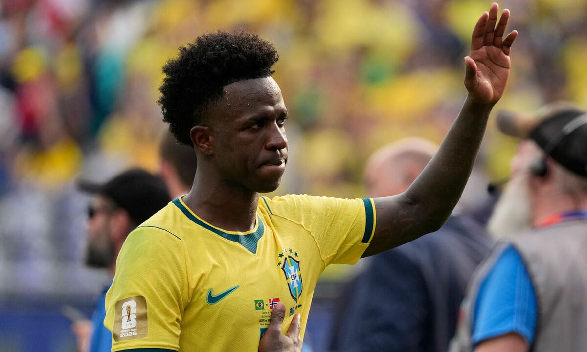 Vinicius: 'Tôi chưa bao giờ trốn tránh trách nhiệm đá phạt đền'