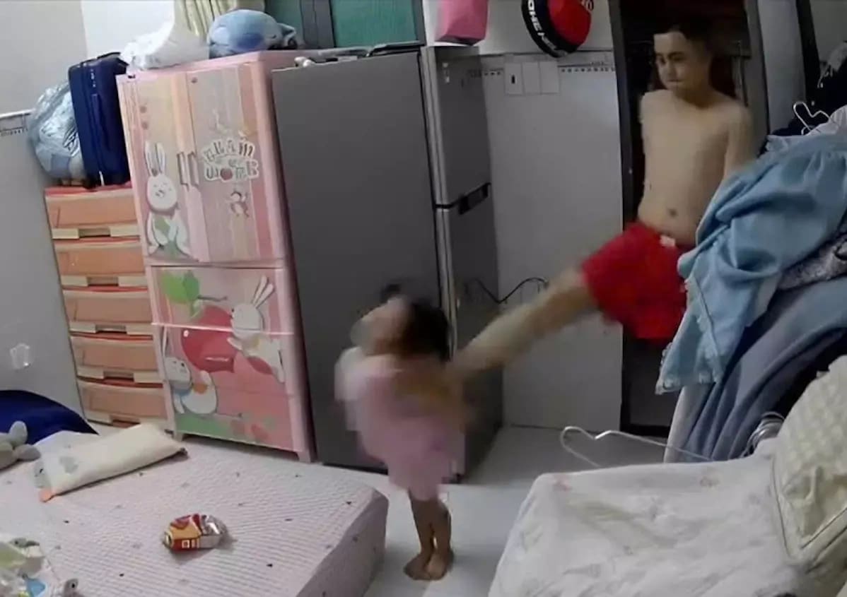 Mẹ bé gái bị bạo hành: Chậm tố giác nhân tình vì 'đang chịu ơn'