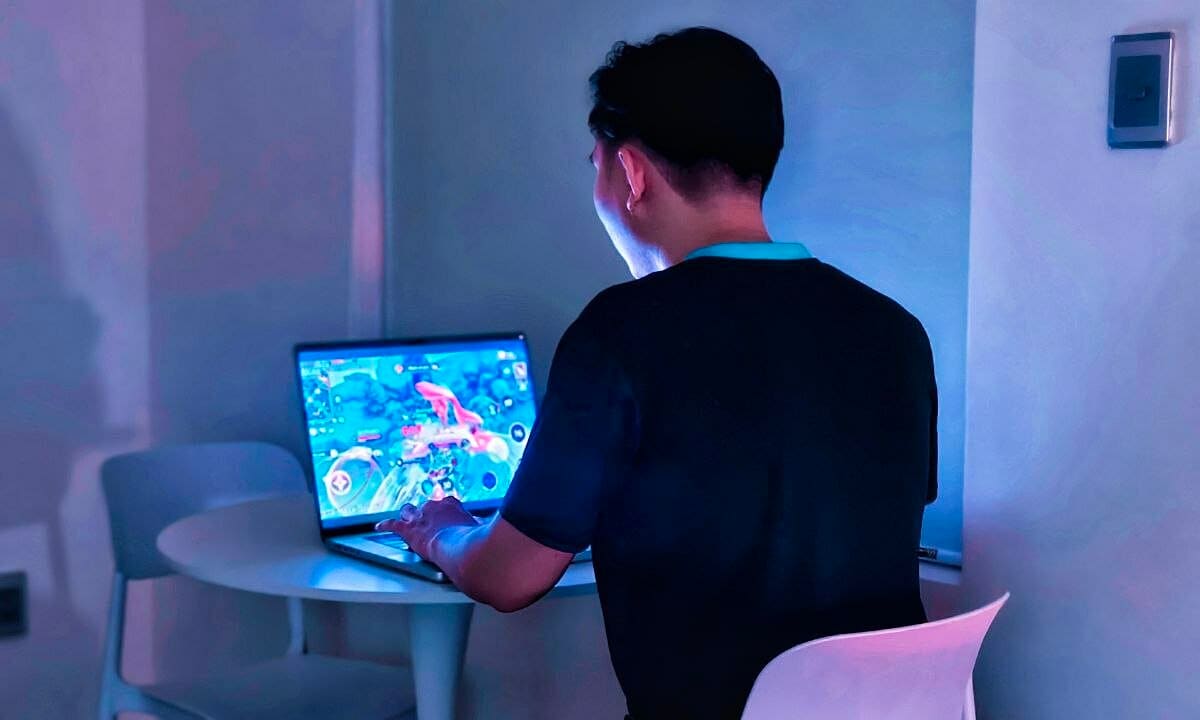 Sống 'cú đêm', thức dậy như người hết pin