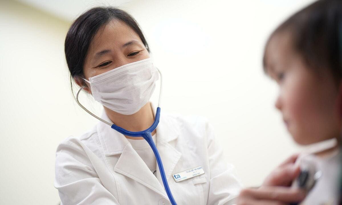 Vì sao trẻ dễ mắc bệnh hô hấp khi du lịch hè?