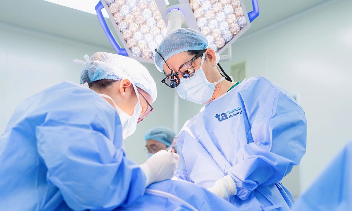 Bóc tách u tuyến ức qua đường mổ ở cổ