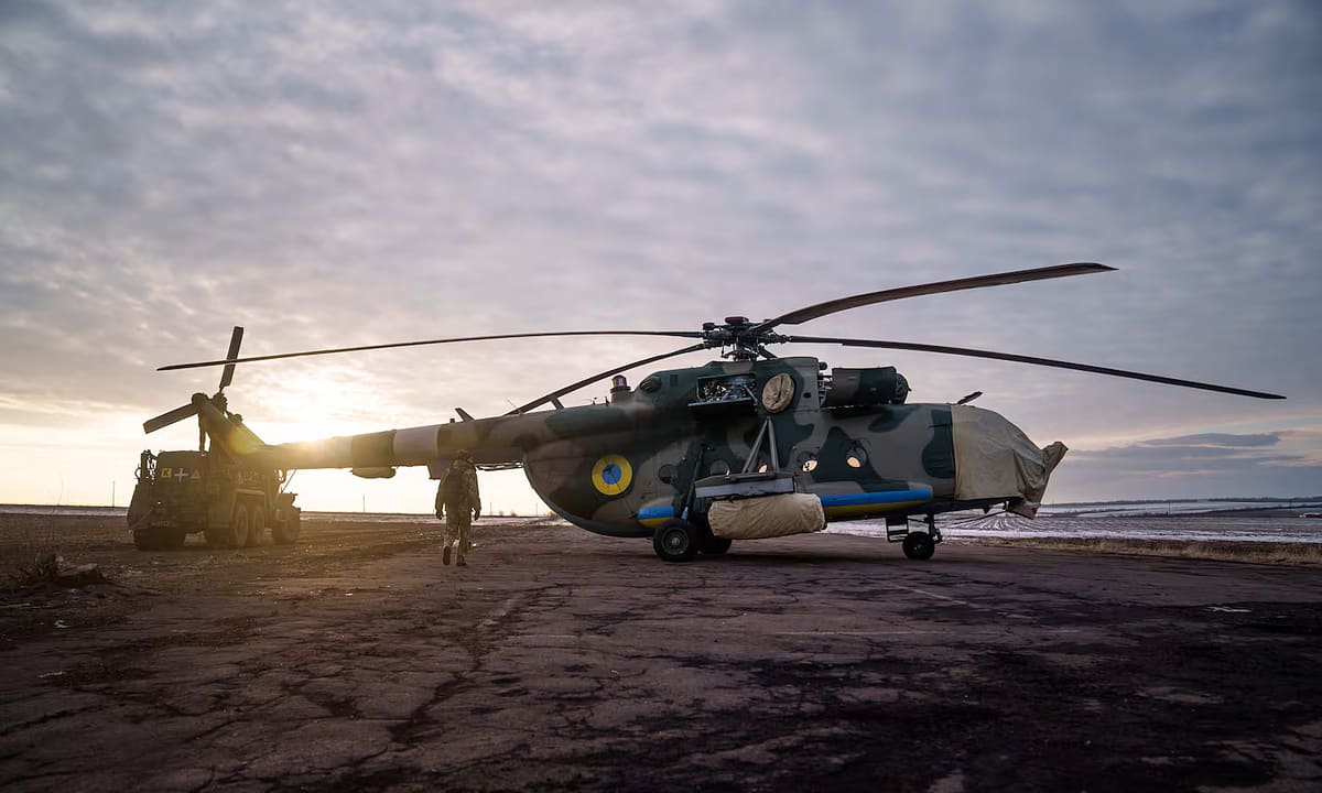 Украинский военный вертолет разбился, подозреваемый в том, что его сбил российский беспилотник