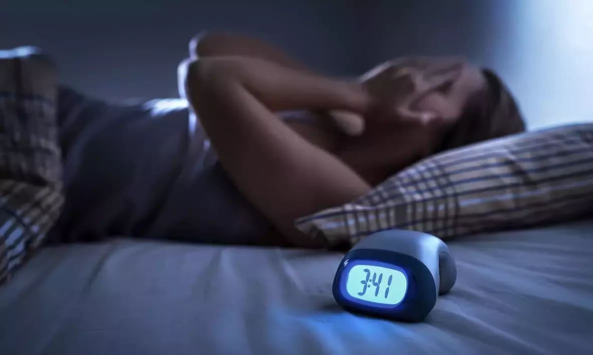 Thức đêm liên tục có bị đột quỵ?