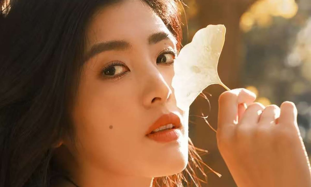 'Thủ môn đẹp nhất Trung Quốc' vào mắt xanh Châu Tinh Trì