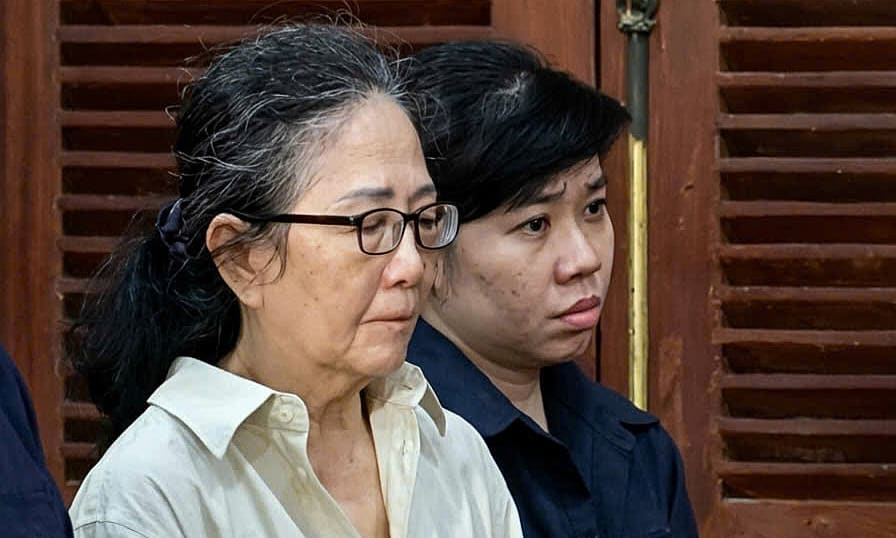 Ba mẹ con đường dây mua bán 4.000 tài khoản ngân hàng phủ nhận rửa tiền cho tội phạm