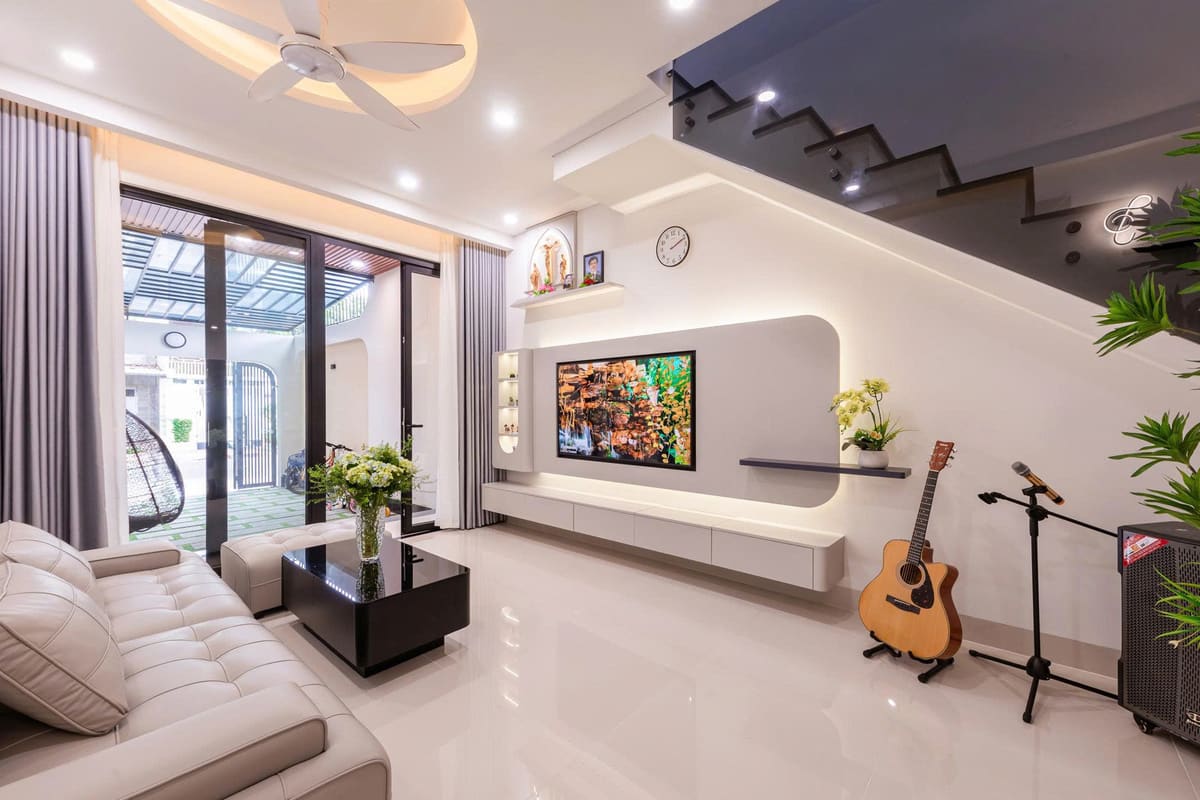 Nhà phố cho gia đình 4 người thiết kế theo tinh thần 'vừa đủ'