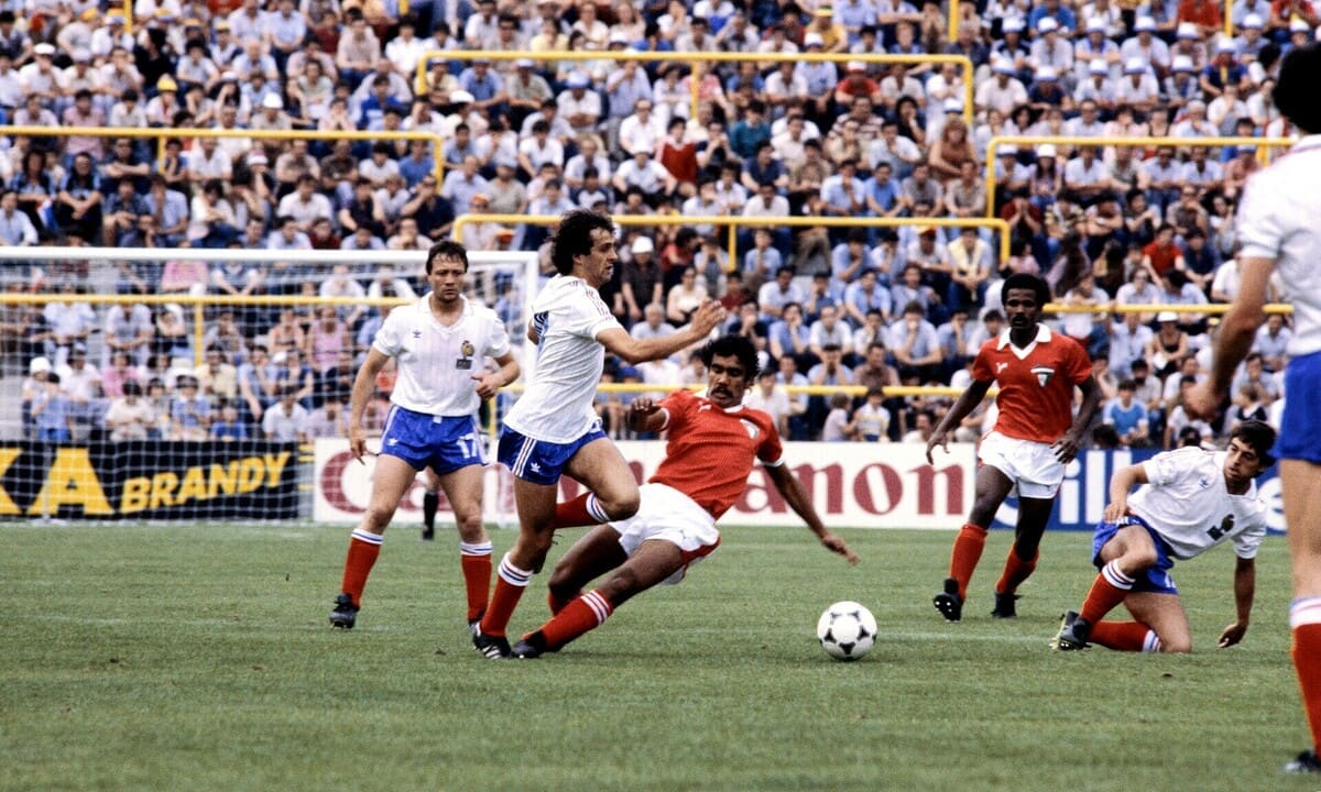 Những lần chính trị làm dậy sóng World Cup