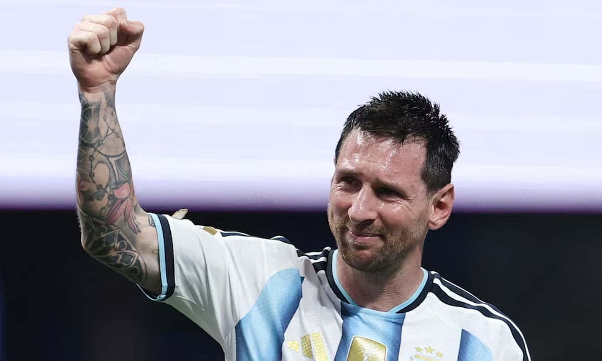 Messi khóc sau cuộc ngược dòng của Argentina