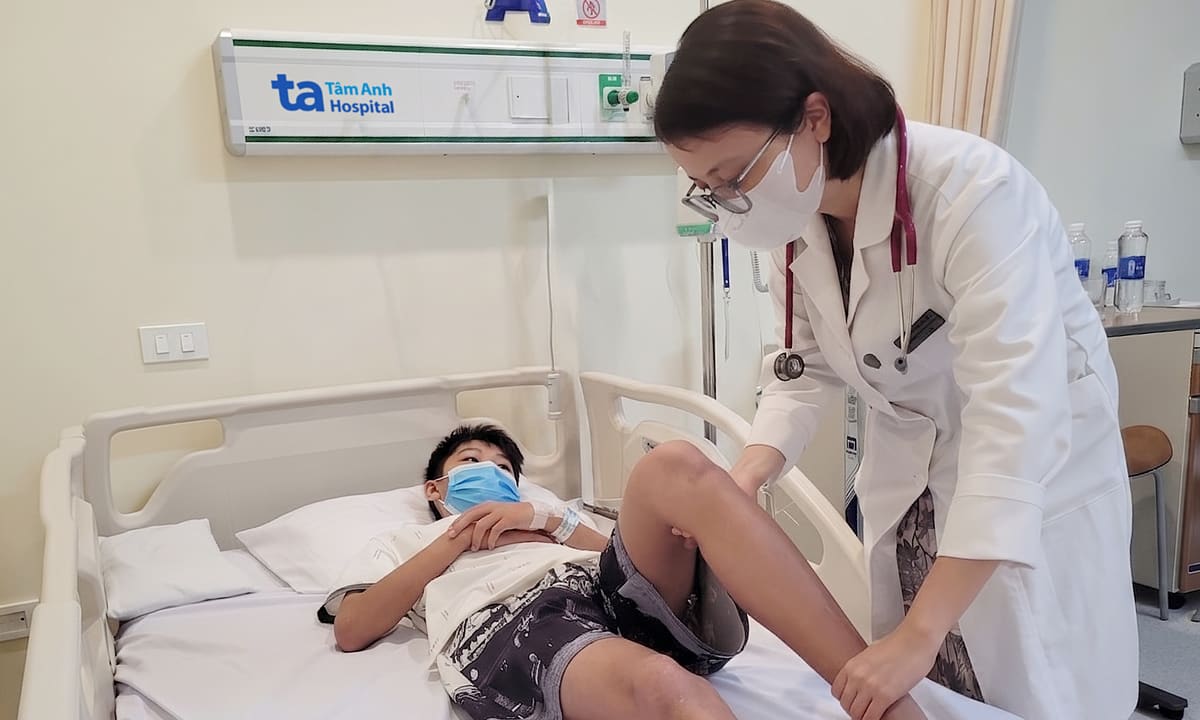 Bé trai viêm cơ cấp sau nhiễm cúm B