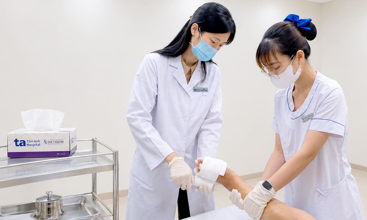 Hoại tử vết thương ngón chân do biến chứng tiểu đường