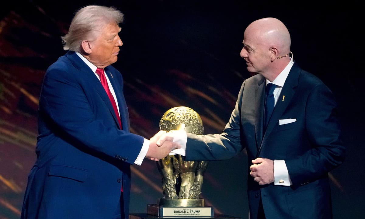 Nhóm nghị sĩ châu Âu đề nghị điều tra Chủ tịch FIFA