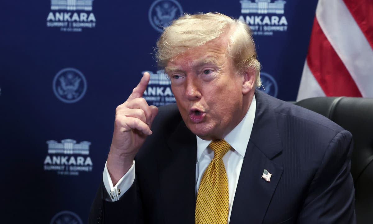 Президент США пригрозил прекратить торговлю с Испанией