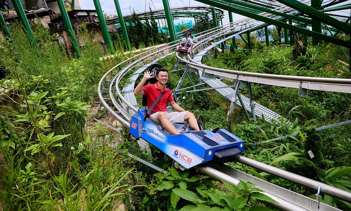 Билет Ba Na Hills стоит 500 000 донгов для посетителей в возрасте 25 лет и младше
