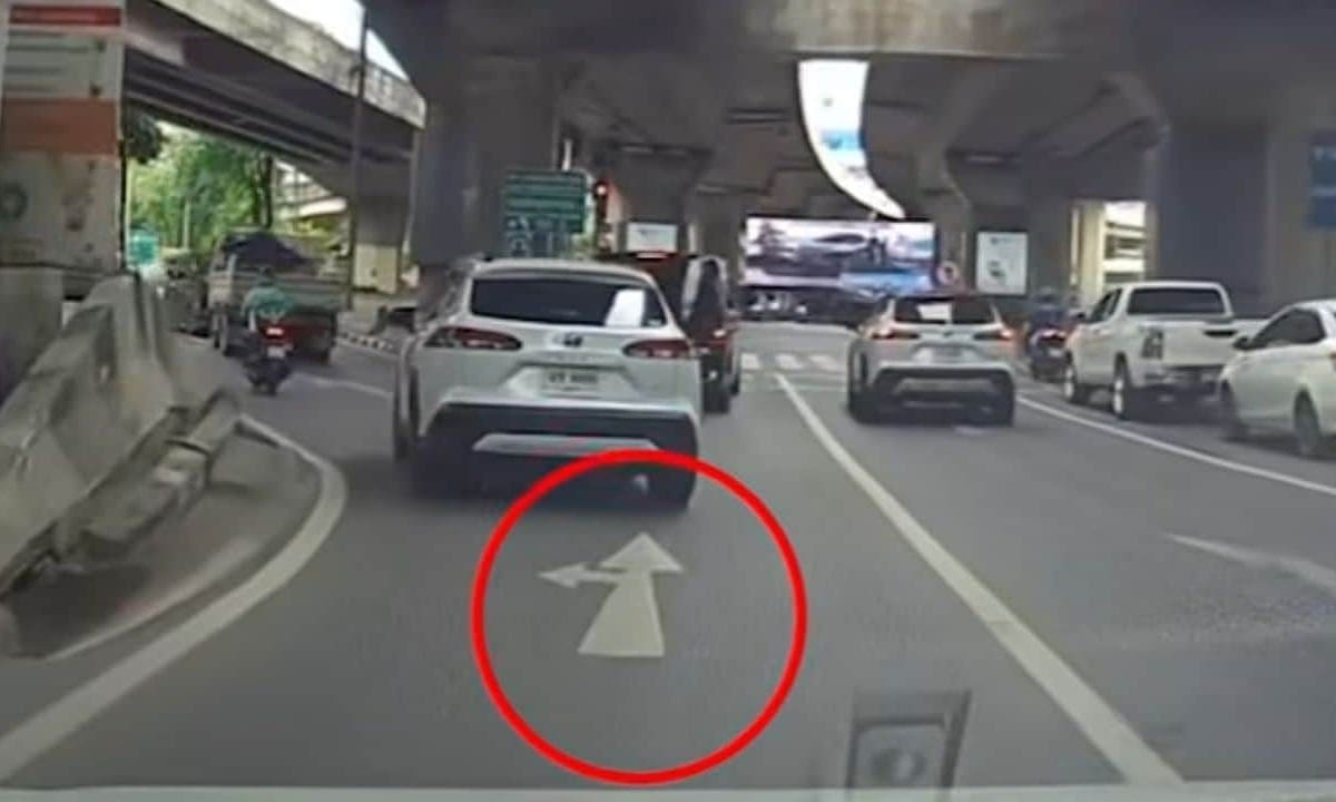 Tài xế Lào tố bị cảnh sát Thái Lan phạt vì 'rẽ ở nơi được phép rẽ'