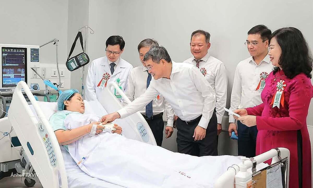 Bệnh viện Việt Đức cơ sở Ninh Bình khám hơn 300 bệnh nhân ngày đầu hoạt động