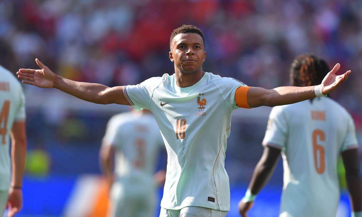Mbappe phá thêm kỷ lục World Cup