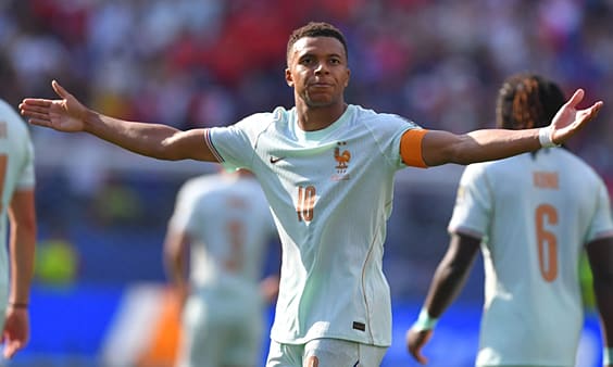 Cách gia đình quản lý sự nghiệp của Mbappe