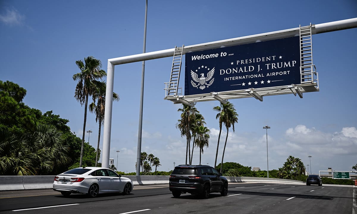 Sân bay ở Florida được đổi sang tên ông Trump