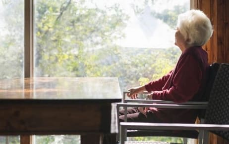 Mẹ tôi mất hơn trăm triệu vì sập bẫy xoa bóp miễn phí cho người già