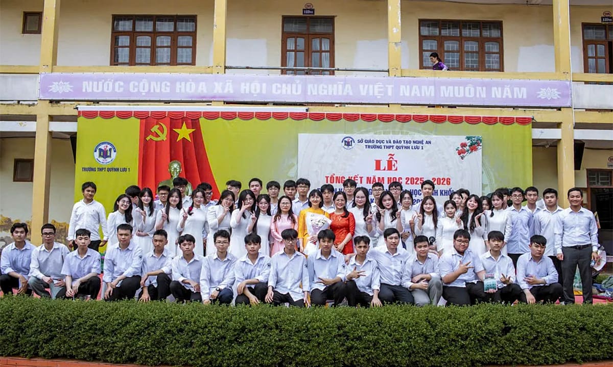 Lớp học có cả thủ khoa, á khoa khối A00 tỉnh Nghệ An