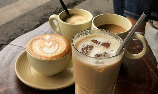 Nên uống trà hay cà phê buổi sáng?