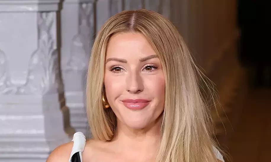 Ellie Goulding biểu diễn giữa hiệp tứ kết World Cup