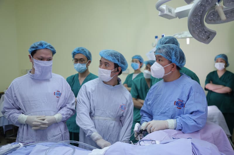 Kỹ thuật 'mổ hai mục tiêu' giúp bệnh nhân ung thư vú phục hồi hình thể