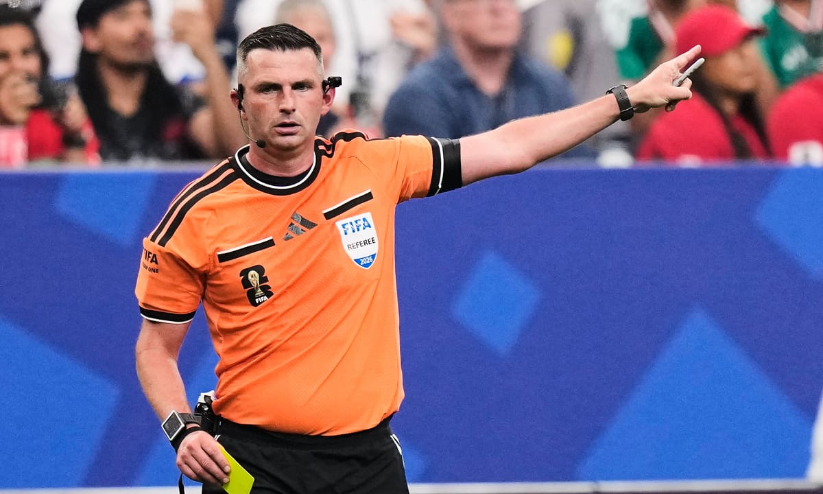 Vì sao trọng tài Anh không được bắt các trận có Argentina ở World Cup?