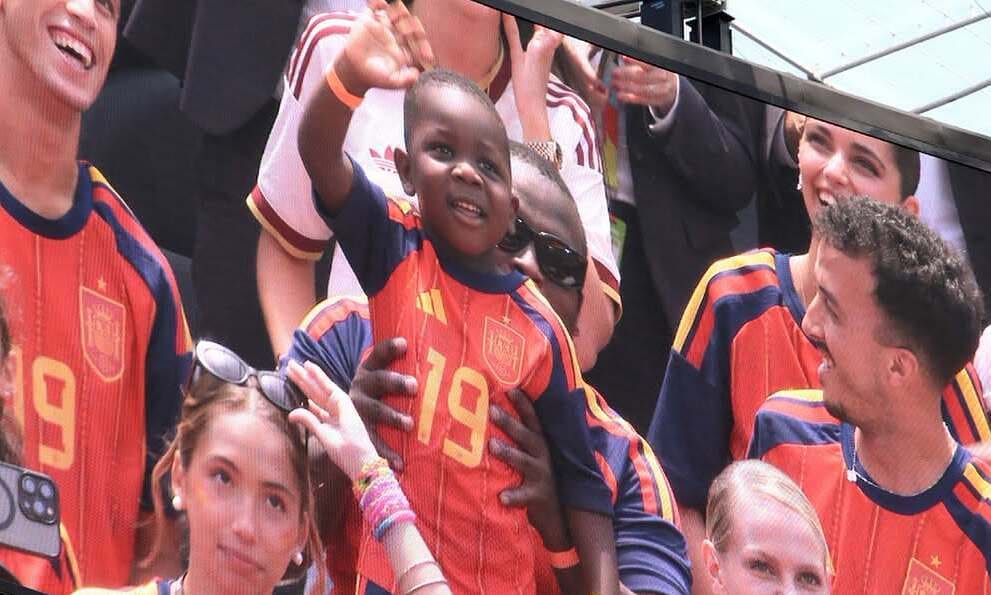 Em trai 3 tuổi của Lamine Yamal gây chú ý ở World Cup