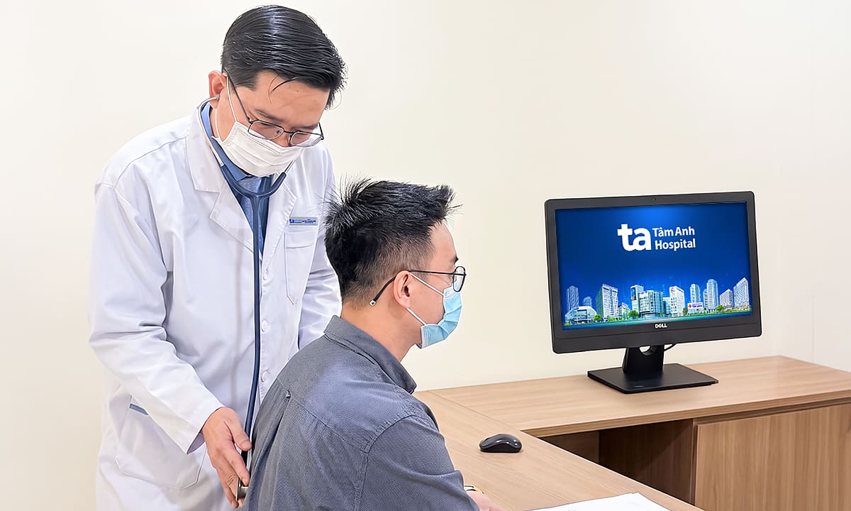 Đau ngực khi hít sâu có phải mắc bệnh phổi?