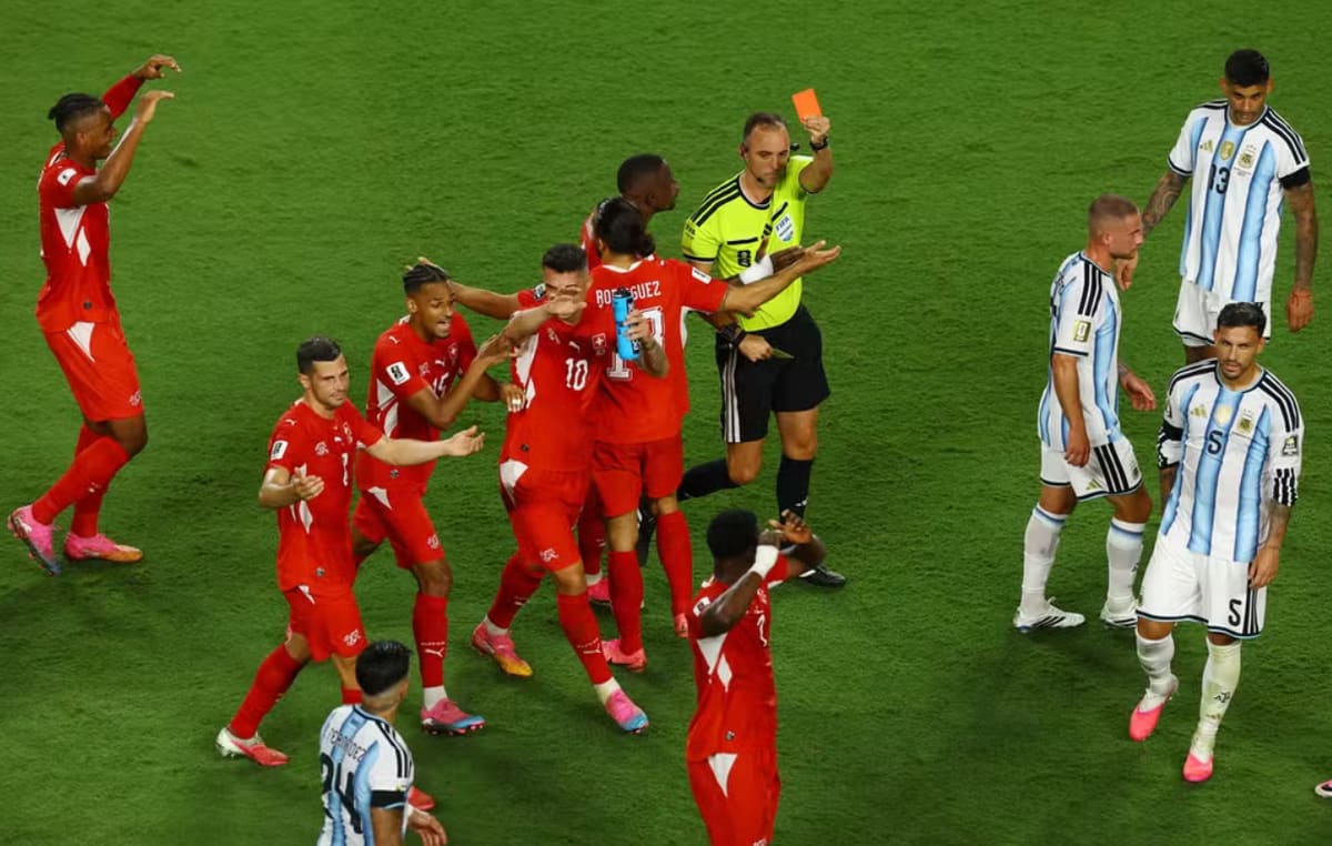 Luật mới khiến tiền đạo Thụy Sĩ nhận thẻ đỏ ở World Cup 2026