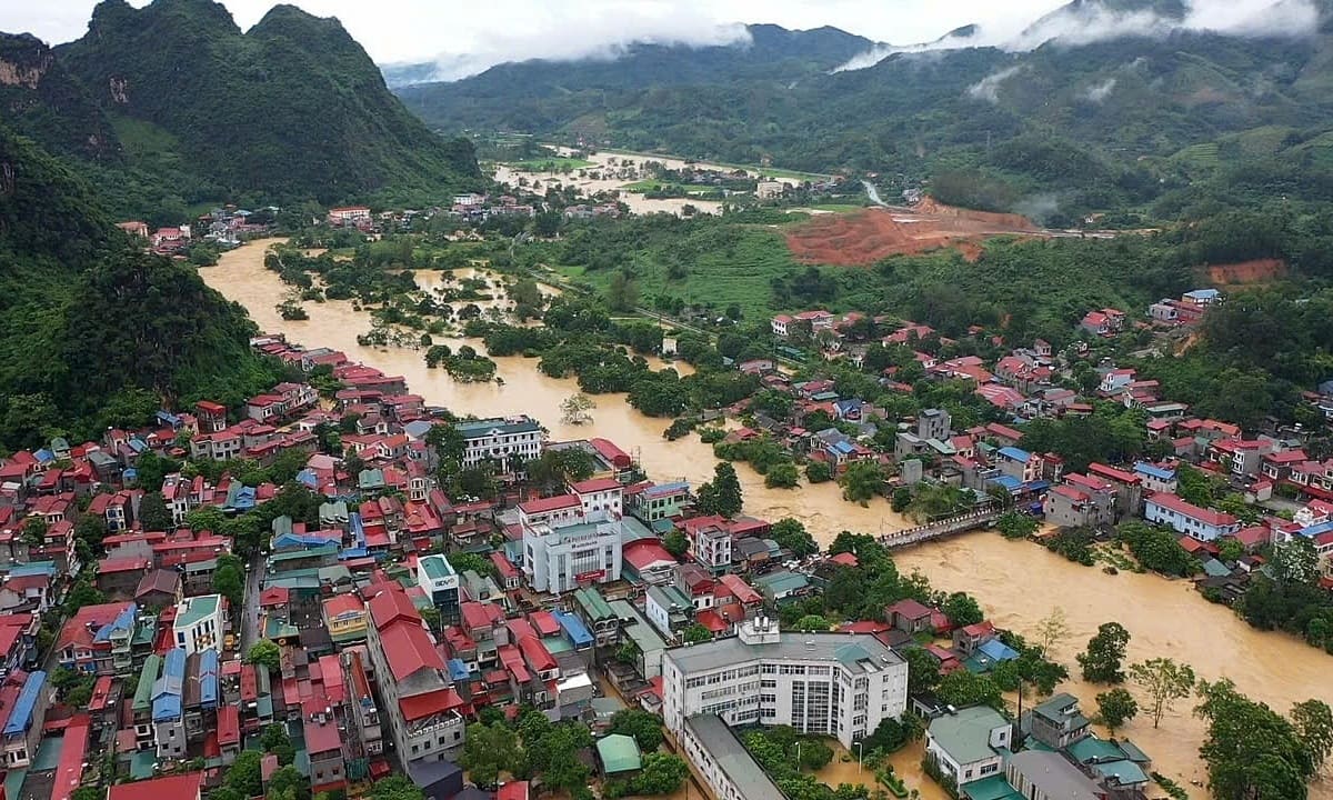 Dòng sông nào ở miền Bắc chảy ngược?