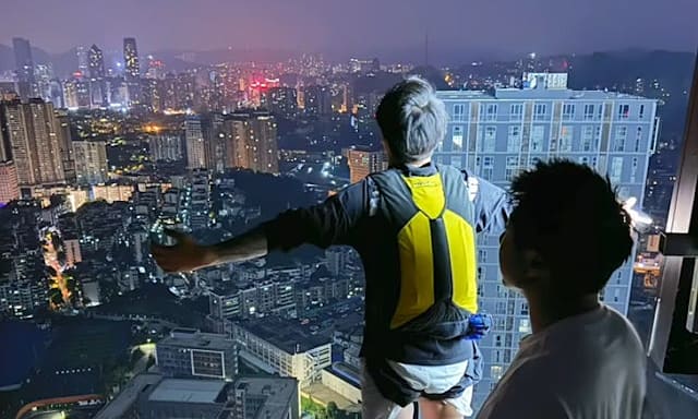Bị cấm dùng mạng xã hội vĩnh viễn vì nhảy dù từ nóc tòa chung cư để 'câu like'