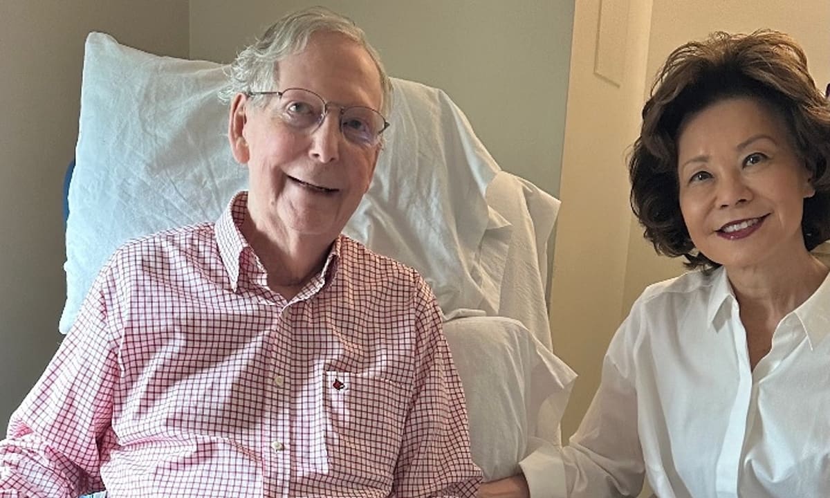 84-летний сенатор США ссылается на причину отсутствия в течение одного месяца