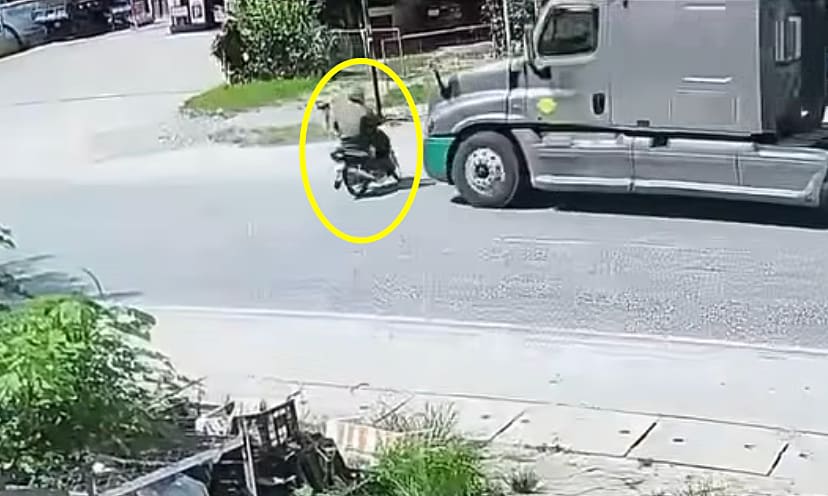 Kiểu sang đường chủ quan khiến xe máy bị xe container tông