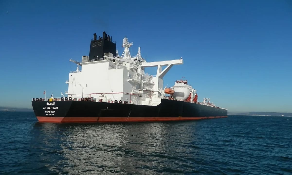 Iran bị tố tập kích tên lửa nhằm vào siêu tàu dầu ở Hormuz
