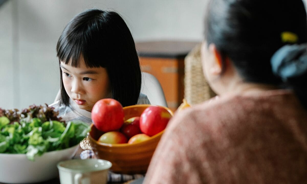 Tôi bảo con thuê giúp việc thay vì để bà chăm cháu