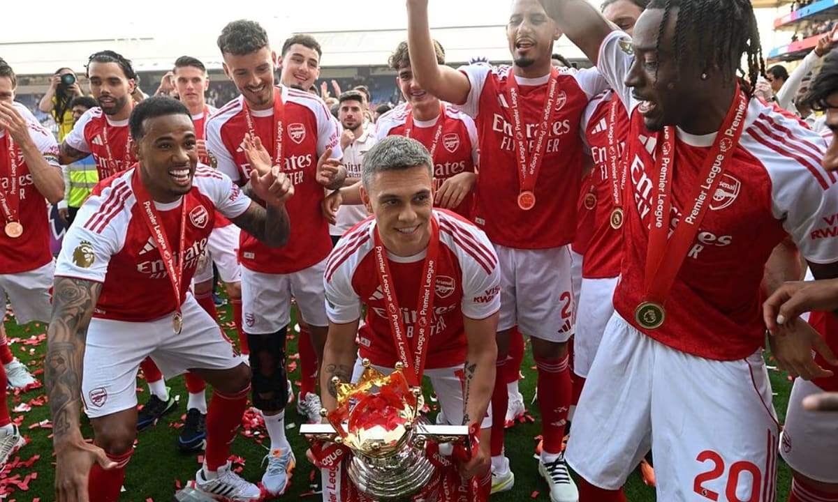 Arsenal chia tay Leandro Trossard