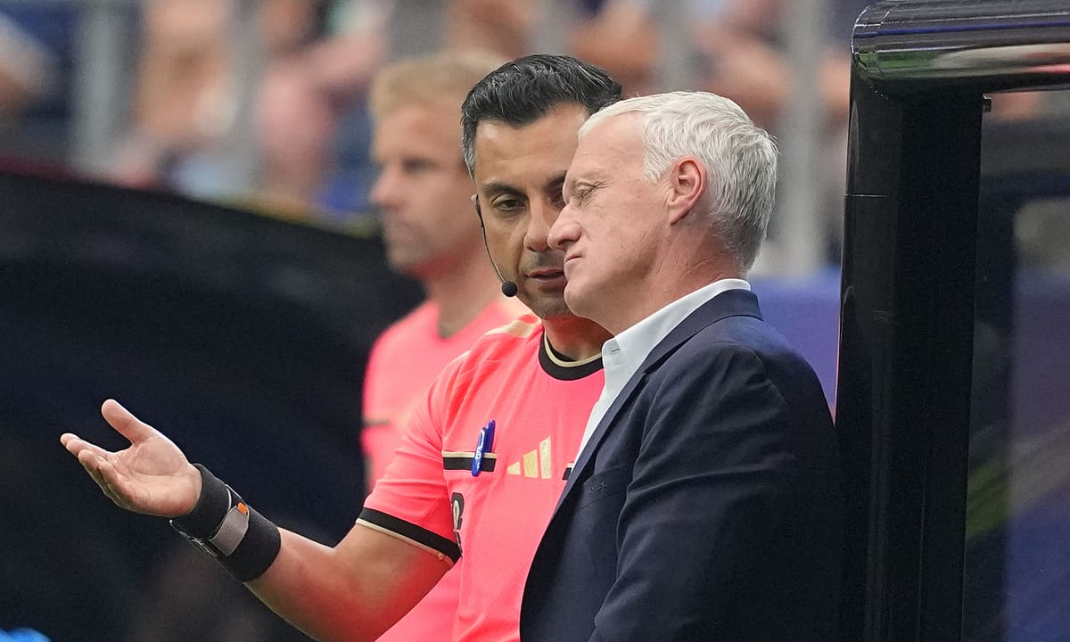 Deschamps trách trọng tài sau khi thua bán kết World Cup 2026
