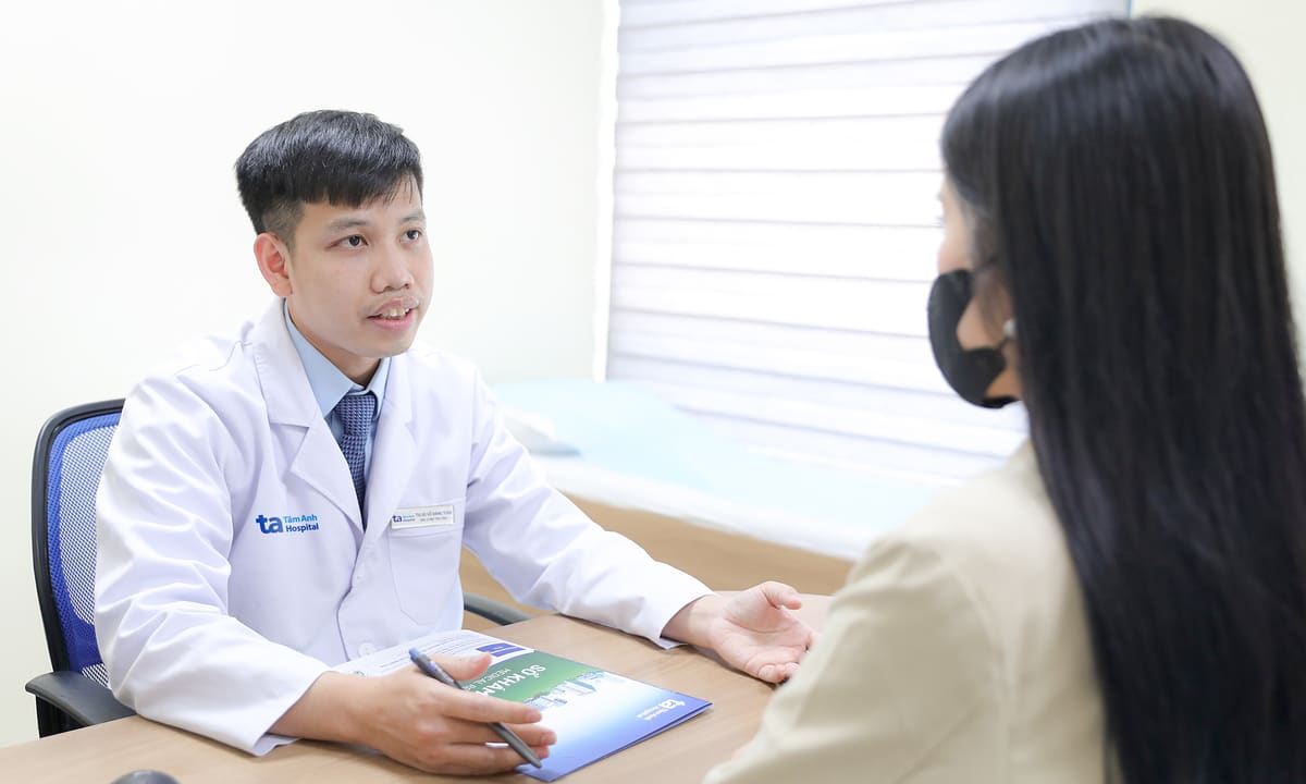 Vàng da lòng bàn tay là dấu hiệu bệnh gì?