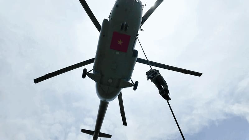 Учебные коммандос по посадке вертолетов