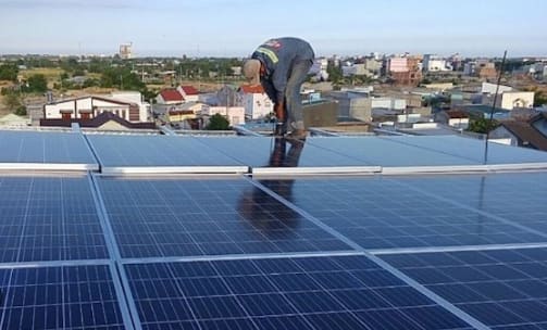 'Nhà tôi lắp điện mặt trời 10 năm lấy lại vốn'