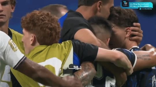Bellingham vỗ đầu cầu thủ Argentina sau thất bại ở bán kết