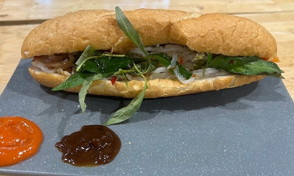 Ổ bánh mì 200 K 'ăn một lần rồi thôi' ở sân bay Nội Bài