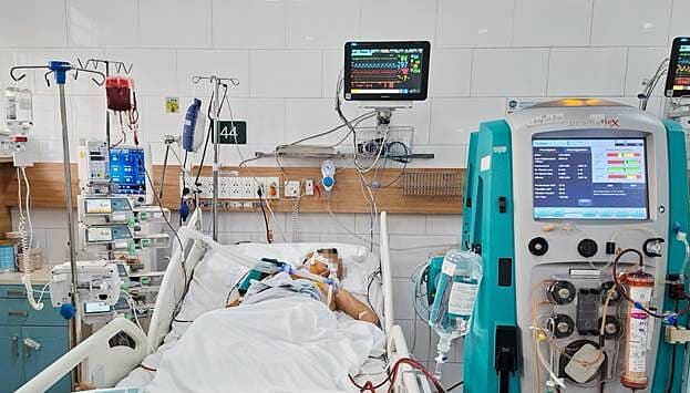 Nguy kịch sau uống 5 lọ thuốc chứa chất cấm